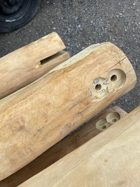 Holz für die Säulen der Trailportale wurde geliefert...
